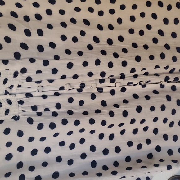 Liz Claiborne White and Blue polka dot sleevless tunic - Picture 4 of 4